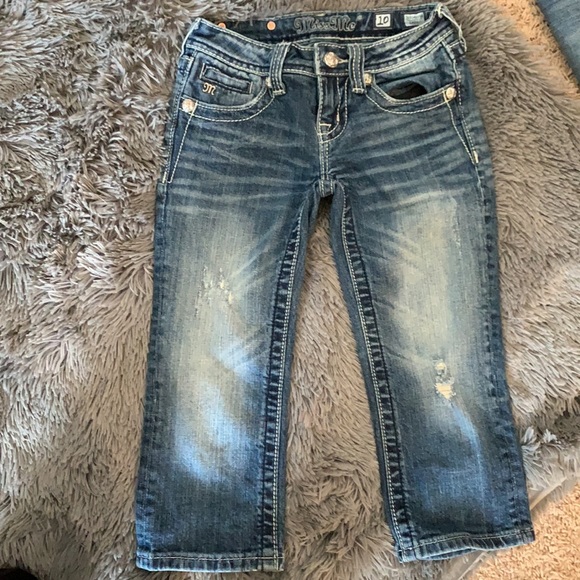 Girls Capri Miss Me distressed. Size 10 - Picture 3 of 5